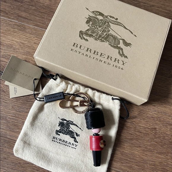 AUTHENTIC BURBERRY-NWT Queen’s Guard Keychain - Picture 9 of 14